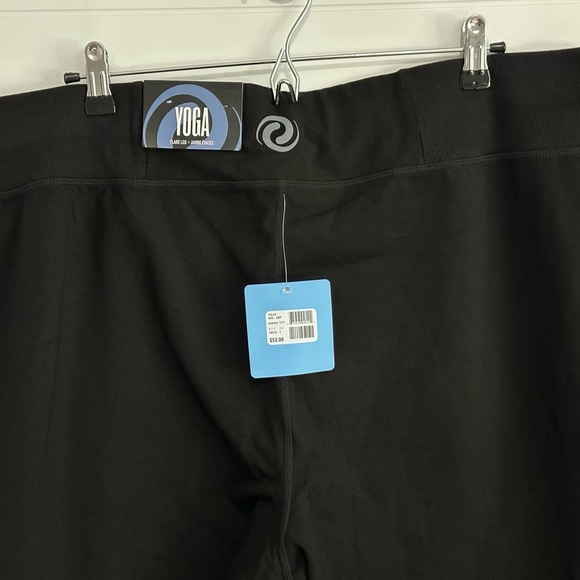 ✨NWT✨ Pennington’s Active Zone: Women’s Flare Yoga Pants- Size 2XP - Picture 2 of 9